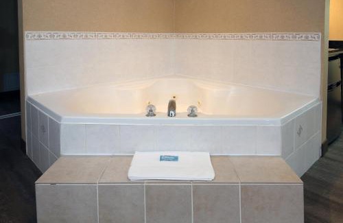 Vernon Hotel | Holiday Inn Express Hotel & Suites Vernon by IHG