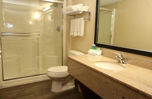 Vernon Hotel | Holiday Inn Express Hotel & Suites Vernon by IHG