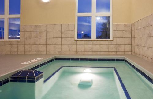 Antigo Hotel | Holiday Inn Express Hotel & Suites Antigo by IHG
