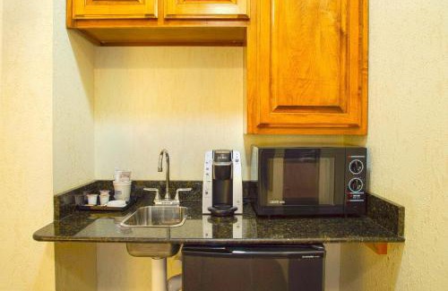 Center Hotel | Holiday Inn Express Hotel & Suites Center by IHG