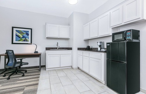 Clute Hotel | Holiday Inn Express Hotel & Suites Clute - Lake Jackson by IHG