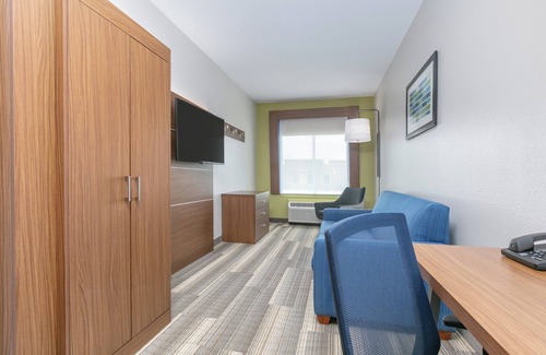 Clute Hotel | Holiday Inn Express Hotel & Suites Clute - Lake Jackson by IHG
