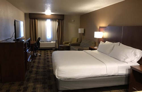 Corning Hotel | Holiday Inn Express Hotel & Suites Corning by IHG