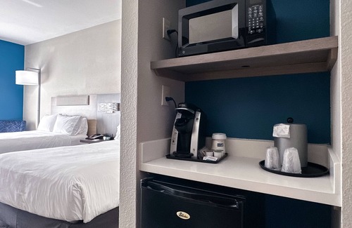 Ennis Hotel | Holiday Inn Express Hotel & Suites Ennis by IHG