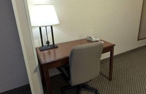 Forest Hotel | Holiday Inn Express Hotel & Suites Forest by IHG