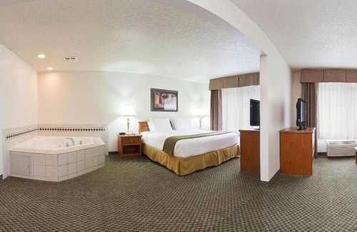 Mount Gay-Shamrock Hotel | Holiday Inn Express Hotel & Suites by IHG