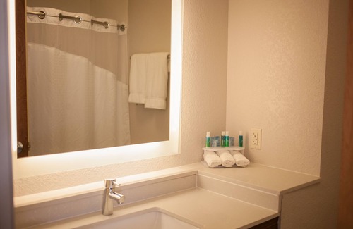 Mount Gay-Shamrock Hotel | Holiday Inn Express Hotel & Suites by IHG