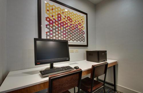 Morris Hotel | Holiday Inn Express Hotel & Suites Morris by IHG
