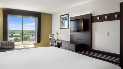 Newton Hotel | Holiday Inn Express Hotel & Suites Newton Sparta by IHG