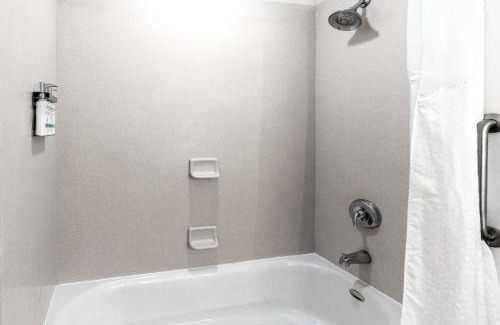 Salina Hotel | Holiday Inn Express Hotel & Suites Salina by IHG