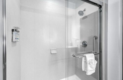 Salina Hotel | Holiday Inn Express Hotel & Suites Salina by IHG