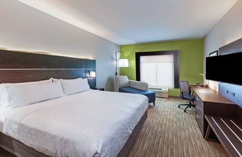 Sealy Hotel | Holiday Inn Express Hotel & Suites Sealy by IHG