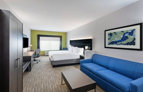 Sealy Hotel | Holiday Inn Express Hotel & Suites Sealy by IHG