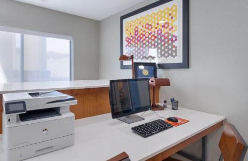 Weston Hotel | Holiday Inn Express Hotel & Suites Weston by IHG