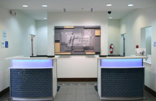 Clute Hotel | Holiday Inn Express Hotel & Suites Clute-Lake Jackson by IHG