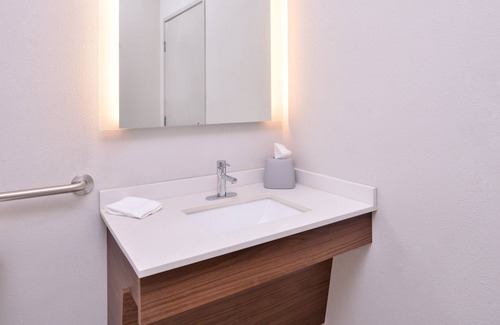 Elgin Hotel | Holiday Inn Express Hotel & Suites Elgin by IHG