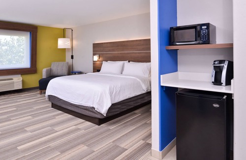Elgin Hotel | Holiday Inn Express Hotel & Suites Elgin by IHG
