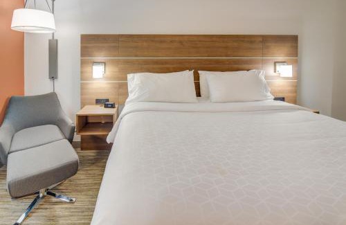 Foley Hotel | Holiday Inn Express Hotel & Suites Foley by IHG