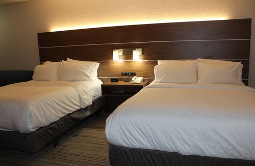 Raton Hotel | Holiday Inn Express Hotel & Suites Raton by IHG
