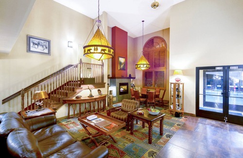 Raton Hotel | Holiday Inn Express Hotel & Suites Raton by IHG