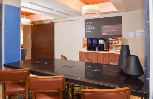 Selma Hotel | Holiday Inn Express Hotel & Suites Selma by IHG