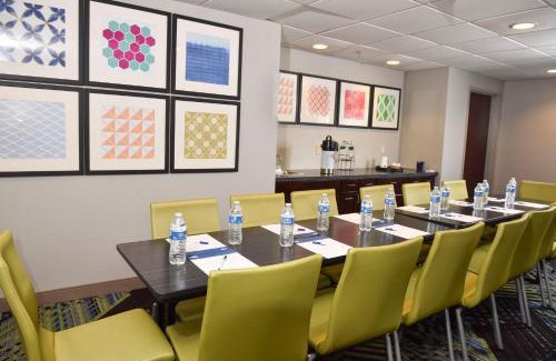 Selma Hotel | Holiday Inn Express Hotel & Suites Selma by IHG