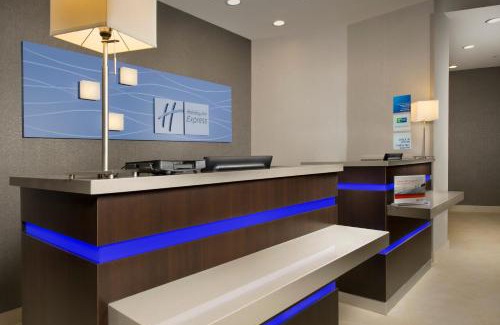 Waco Hotel | Holiday Inn Express Hotel & Suites Waco South by IHG