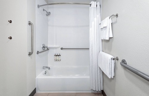 Algonquin Hotel | Holiday Inn Express Hotel & Suites Chicago-Algonquin by IHG