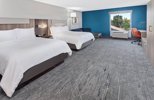 Algonquin Hotel | Holiday Inn Express Hotel & Suites Chicago-Algonquin by IHG