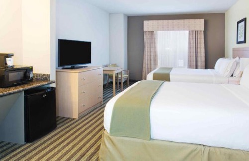 Alvarado Hotel | Holiday Inn Express Hotel & Suites Alvarado by IHG