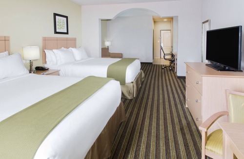 Alvarado Hotel | Holiday Inn Express Hotel & Suites Alvarado by IHG
