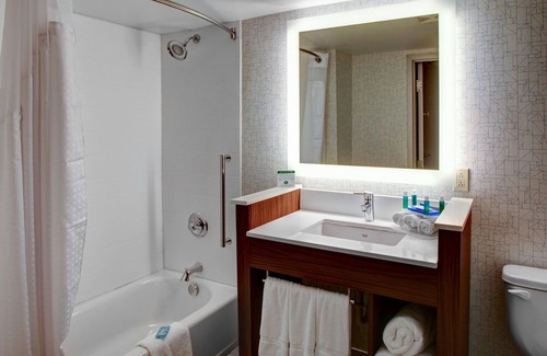 Ashland Hotel | Holiday Inn Express Hotel & Suites Richmond North Ashland by IHG