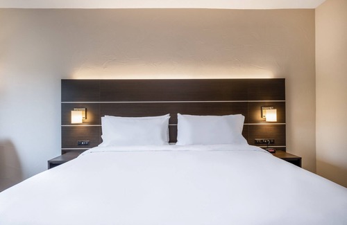 Voth Hotel | Holiday Inn Express Hotel & Suites BEAUMONT NW by IHG