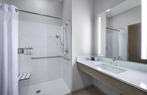 Bozeman Hotel | Holiday Inn Express Hotel & Suites Belgrade by IHG