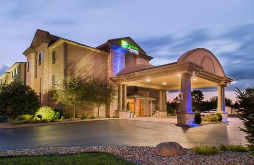 Bucyrus Hotel | Holiday Inn Express Hotel & Suites Bucyrus