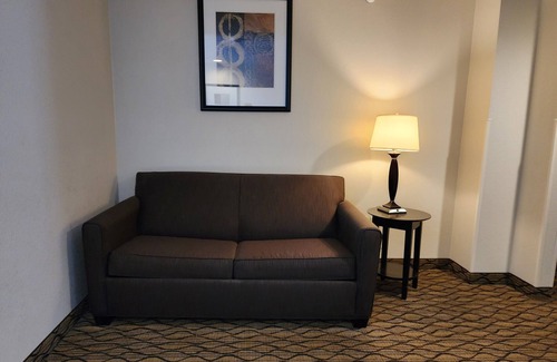 Cadillac Hotel | Holiday Inn Express Hotel & Suites Cadillac by IHG