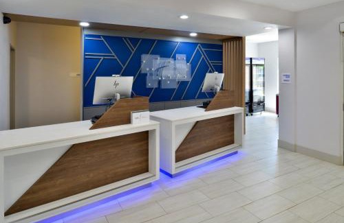 Carthage Hotel | Holiday Inn Express Hotel & Suites Carthage by IHG