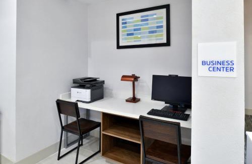 Carthage Hotel | Holiday Inn Express Hotel & Suites Carthage by IHG