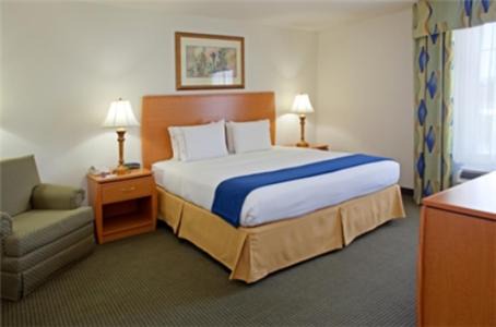 Columbus Hotel | Holiday Inn Express Hotel & Suites Columbus by IHG