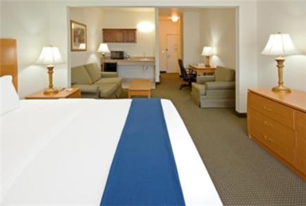 Columbus Hotel | Holiday Inn Express Hotel & Suites Columbus by IHG