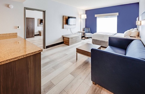 Columbus Hotel | Holiday Inn Express Hotel & Suites Columbus Univ Area - Osu by IHG