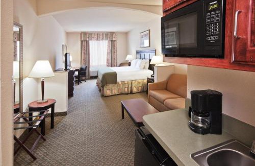 Corsicana Hotel | Holiday Inn Express Hotel and Suites Corsicana I-45 by IHG