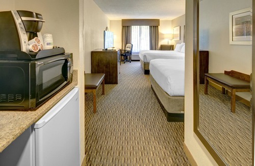 Emporia Hotel | Holiday Inn Express Hotel & Suites Emporia by IHG