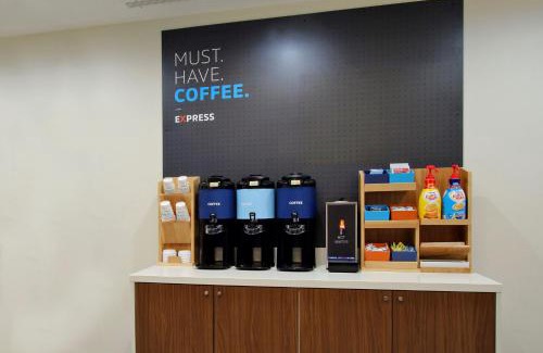 Freeport Hotel | Holiday Inn Express Hotel & Suites Freeport by IHG