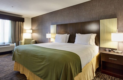 Fremont Hotel | Holiday Inn Express Hotel & Suites NORTH FREMONT by IHG