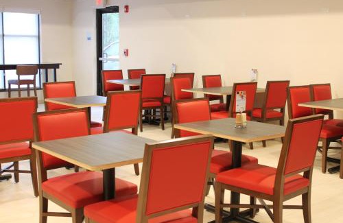 Glasgow Hotel | Holiday Inn Express Hotel & Suites Glasgow by IHG