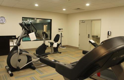 Glasgow Hotel | Holiday Inn Express Hotel & Suites Glasgow by IHG