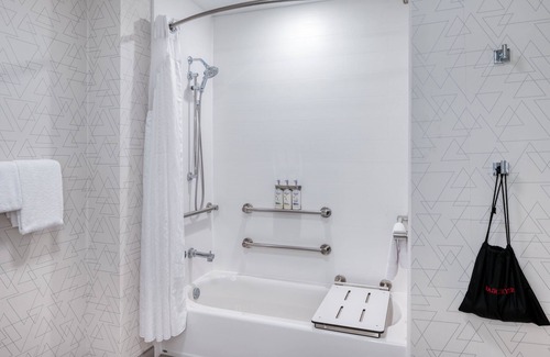 Greenwood Hotel | Holiday Inn Express Hotel & Suites Greenwood by IHG