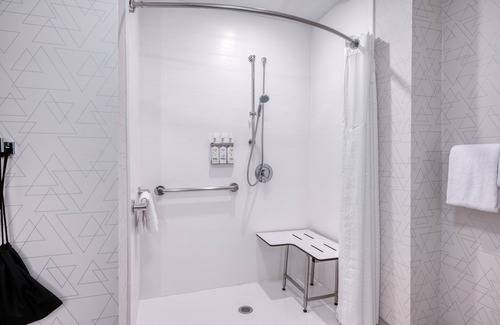 Greenwood Hotel | Holiday Inn Express Hotel & Suites Greenwood by IHG