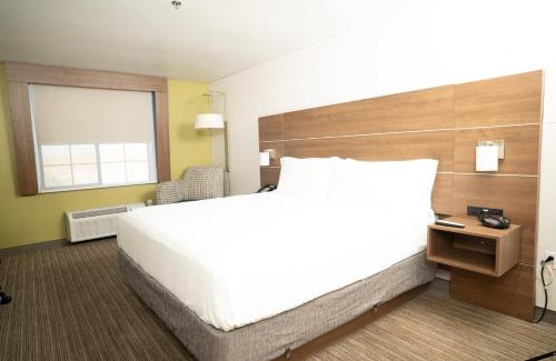 Hesperia Hotel | Holiday Inn Express Hotel & Suites Hesperia by IHG